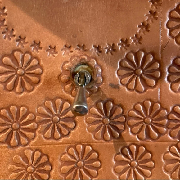 TOOLED Leather Shoulder Bag With Unique Clasp and Inside Pocket Compartments - Picture 14 of 16